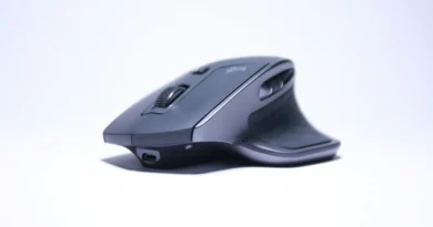 Ergonomiczna myszka do pracy z komputerem – obowiązek pracodawcy czy realna potrzeba pracownika? Przepisy, normy, porównania i praktyka 2025